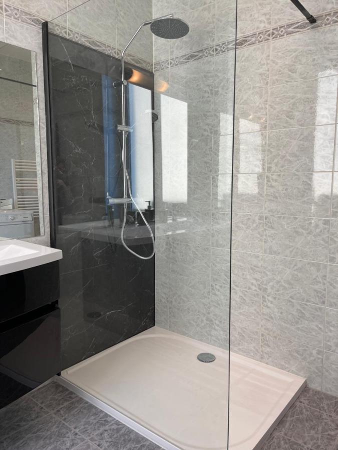 Spacious 3 Bedroom Flat Nice Center - Magnificent View-Parking المظهر الخارجي الصورة